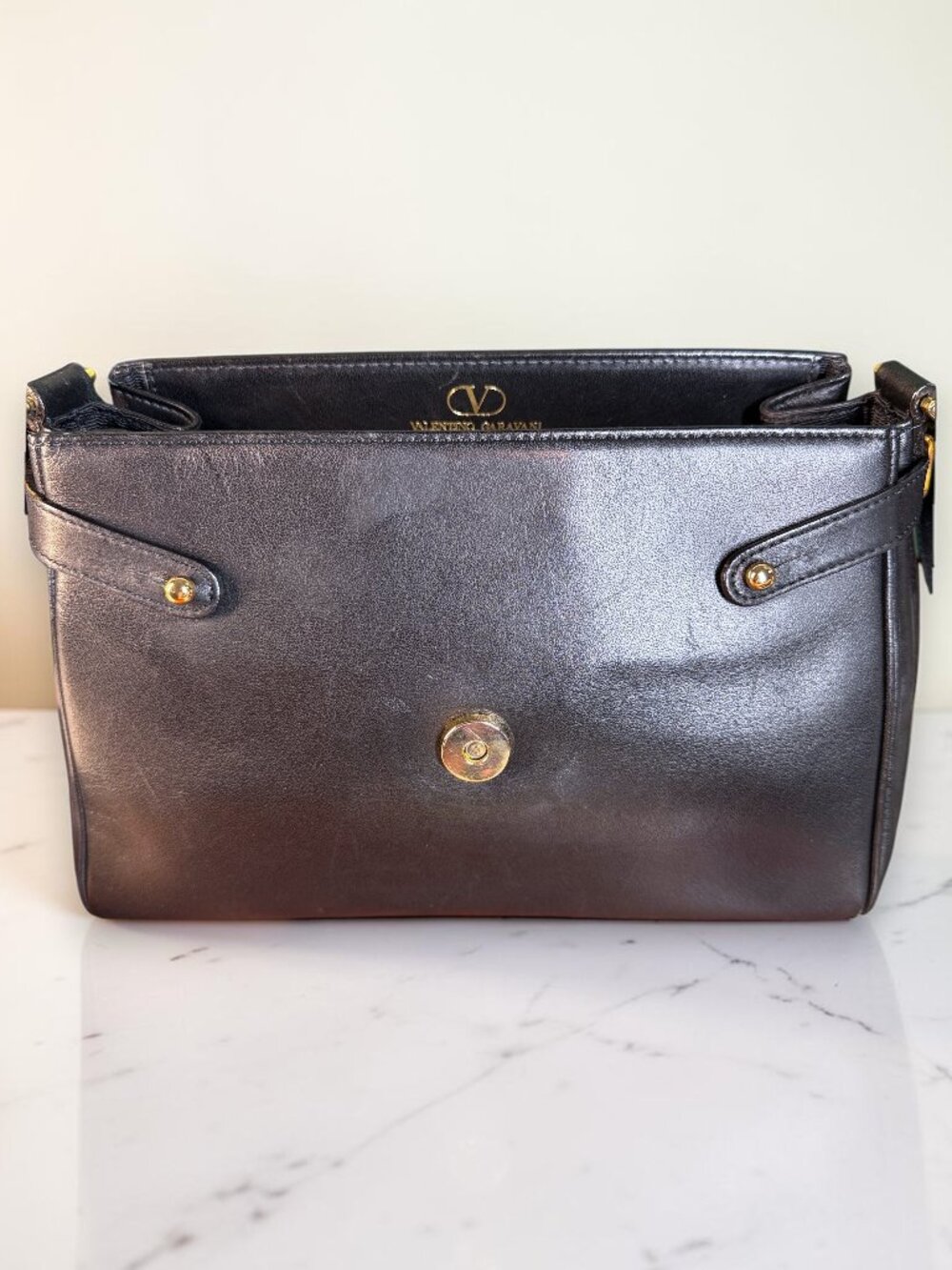 Valentino Garavani Vintage Leather Shoulder Bag w/Iconic Gold Logo Buckle & COA - Picture 9 of 16